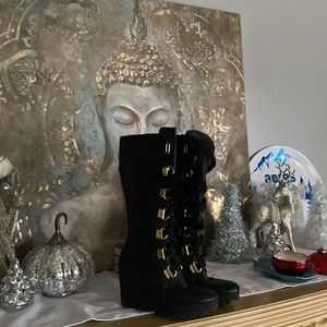 Timberland boots black/gold size 7.5  leather elegant boots. Previously used